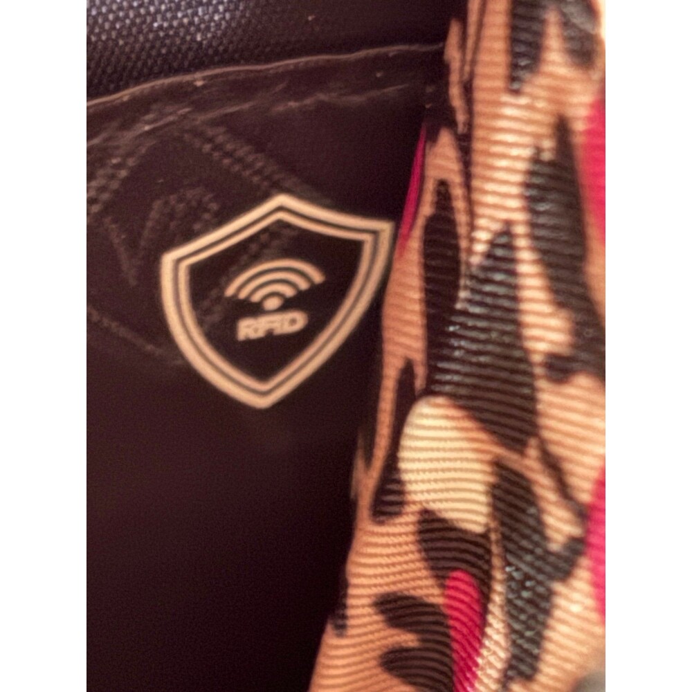 Vera Bradley Iconic Front Zip Wristlet - Picture 5 of 5